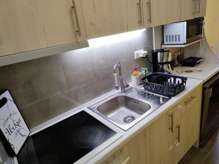 Poolview Apartment Ofrinion Luaran gambar