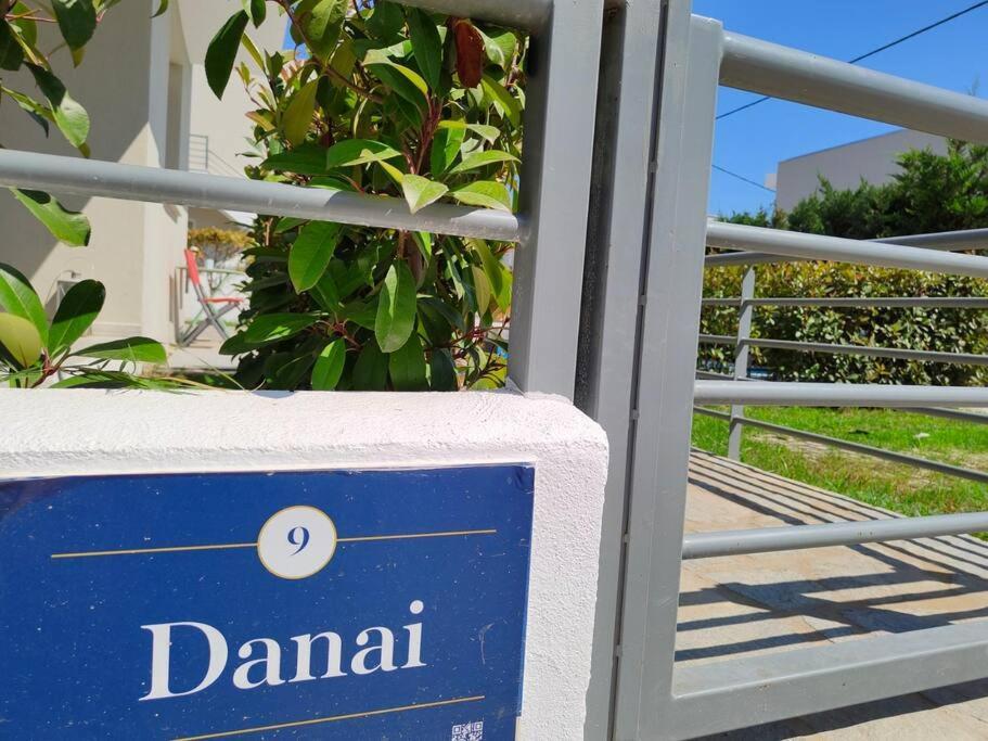 Poolview Apartment Ofrinion Luaran gambar