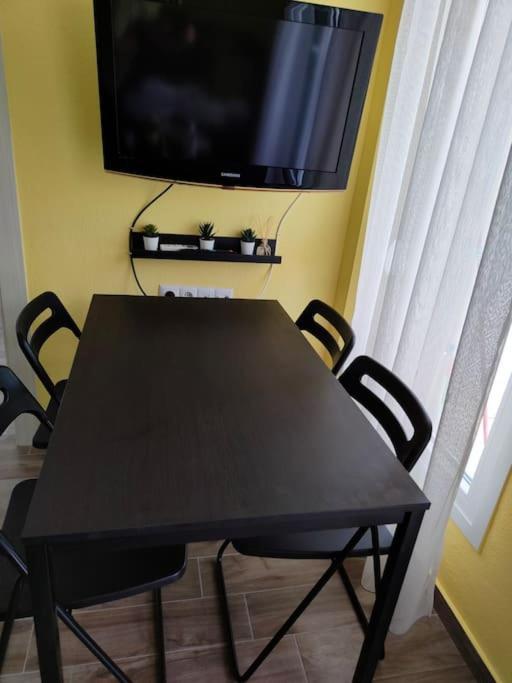 Poolview Apartment Ofrinion Luaran gambar
