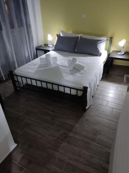 Poolview Apartment Ofrinion Luaran gambar